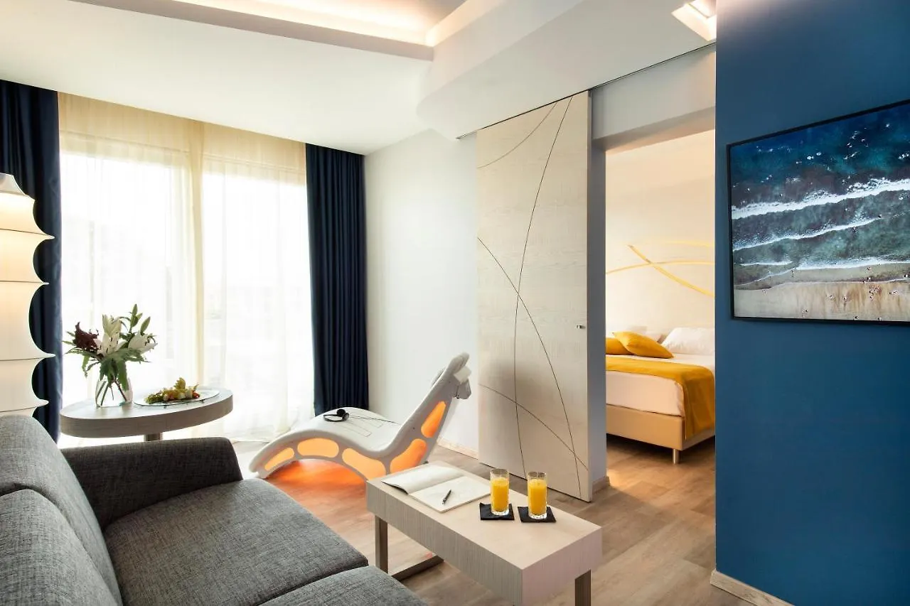 Color Hotel Style, Design & Gourmet Bardolino 4*,