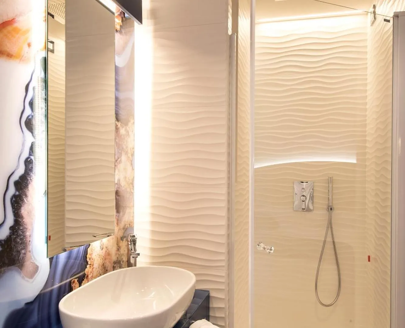 Color Hotel Style, Design & Gourmet Bardolino
