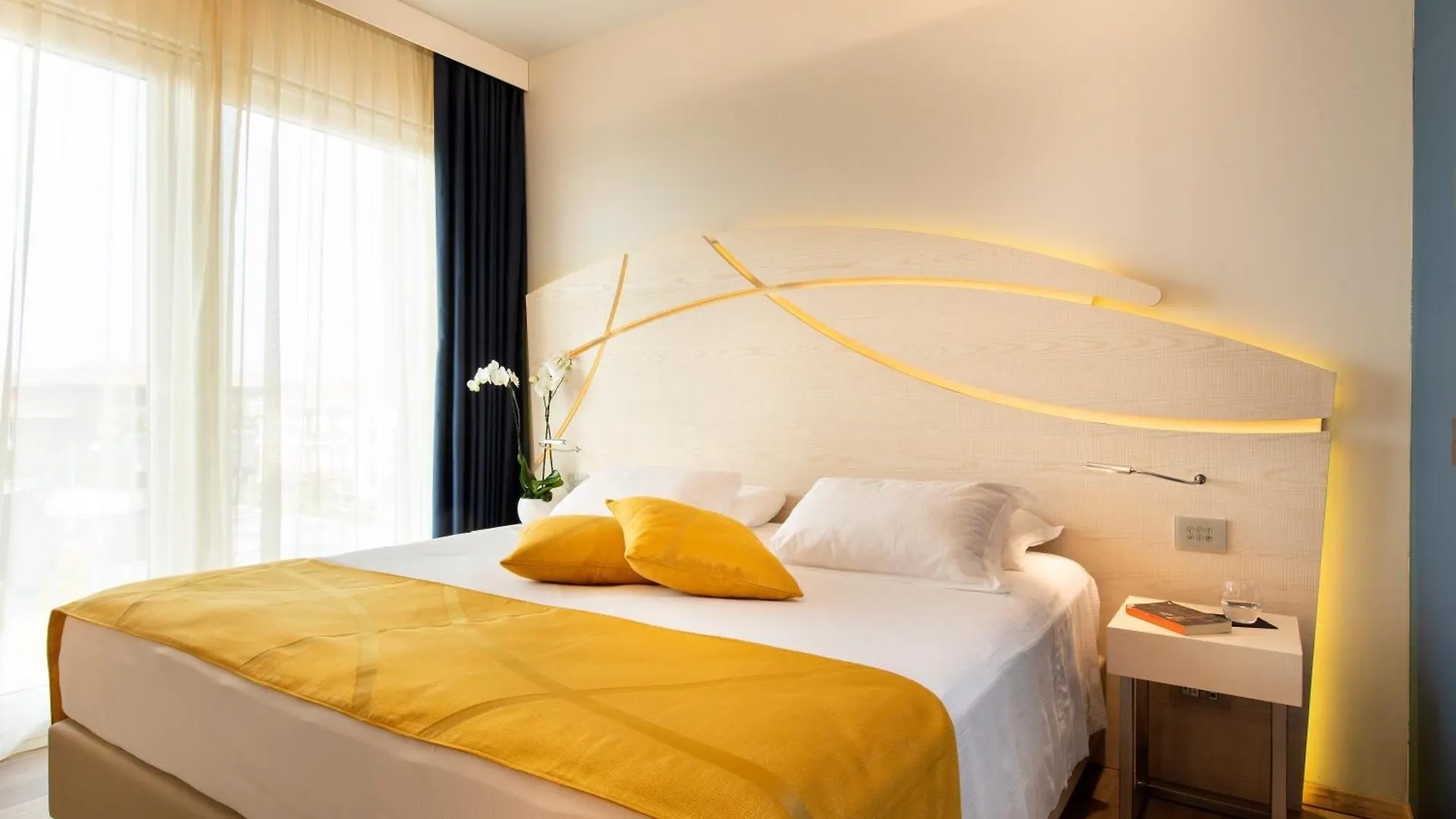 ****  Color Hotel Style, Design & Gourmet Bardolino Italy