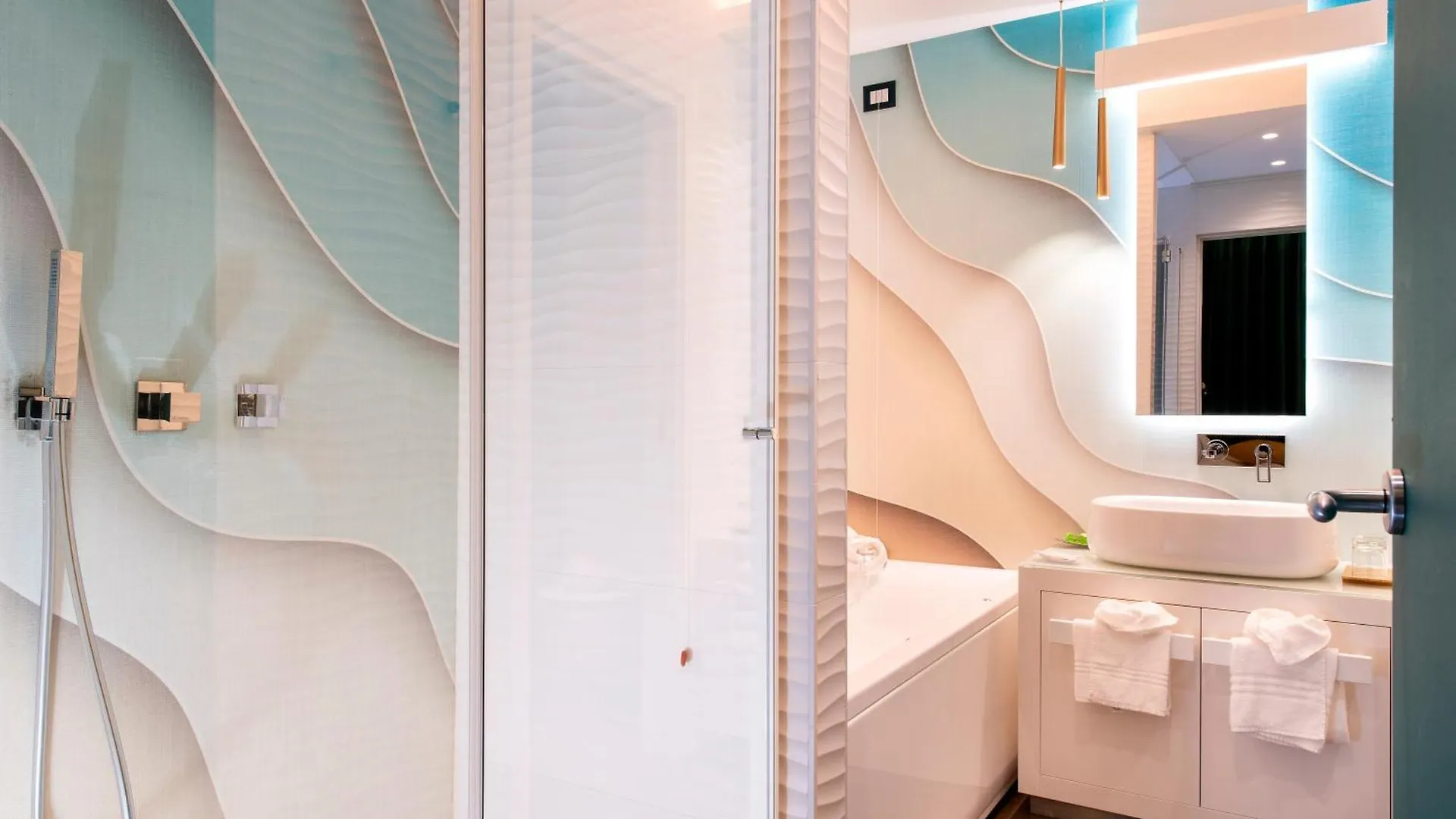 Color Hotel Style, Design & Gourmet Bardolino