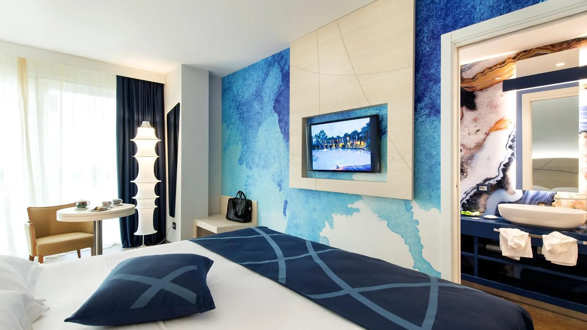Color Hotel Style, Design & Gourmet Bardolino 4*,