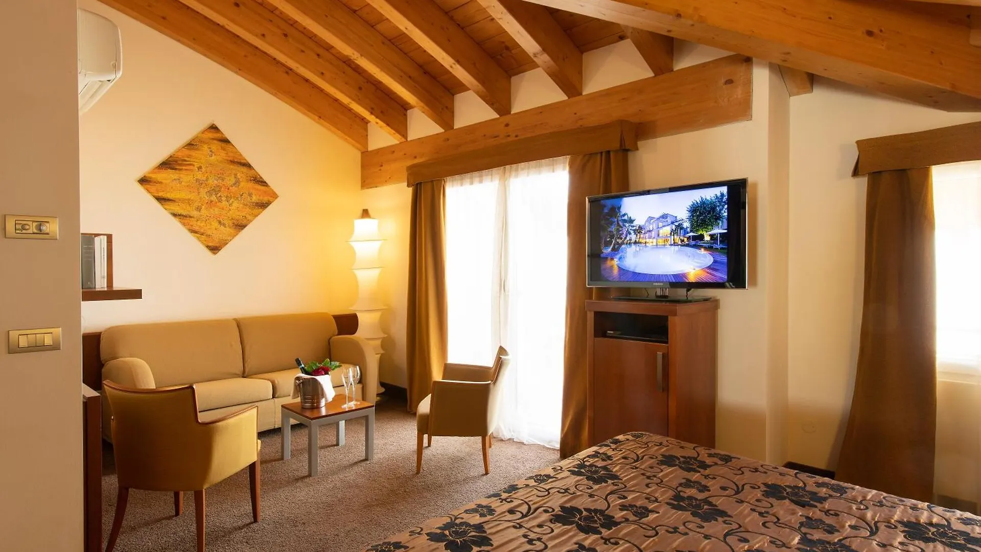 Color Hotel Style, Design & Gourmet Bardolino
