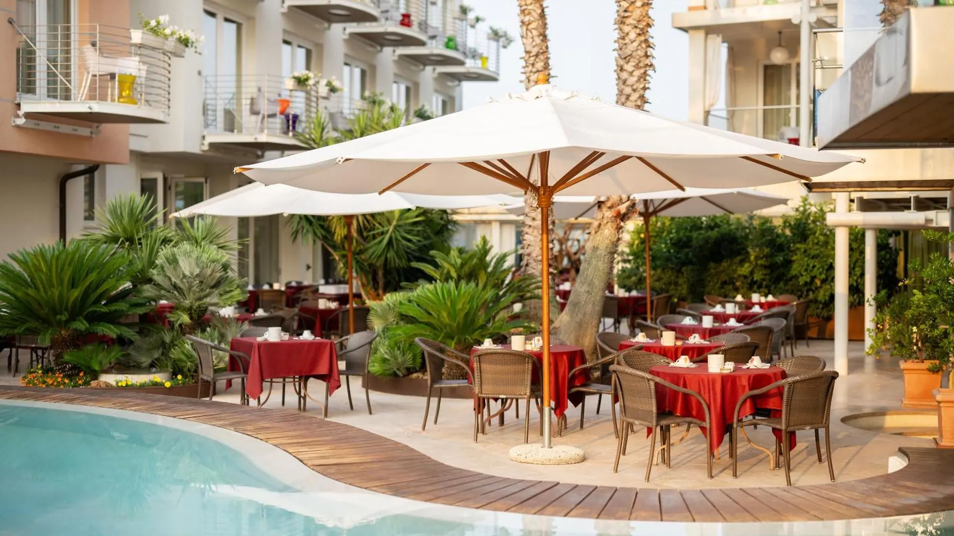 Color Hotel Style, Design & Gourmet Bardolino