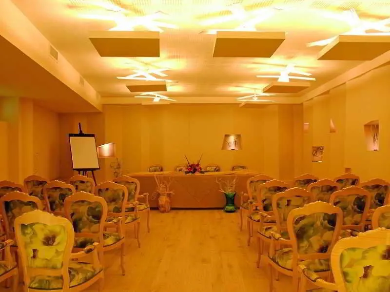 Color Hotel Style, Design & Gourmet Bardolino 4*,