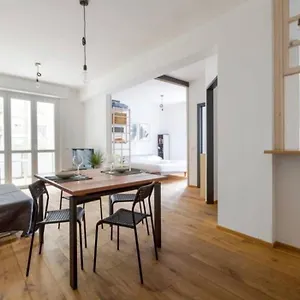 Life & Mico Cosy And Functional Apartment Milan