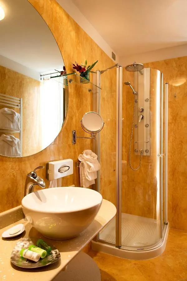 ****  Color Hotel Style, Design & Gourmet Bardolino Włochy
