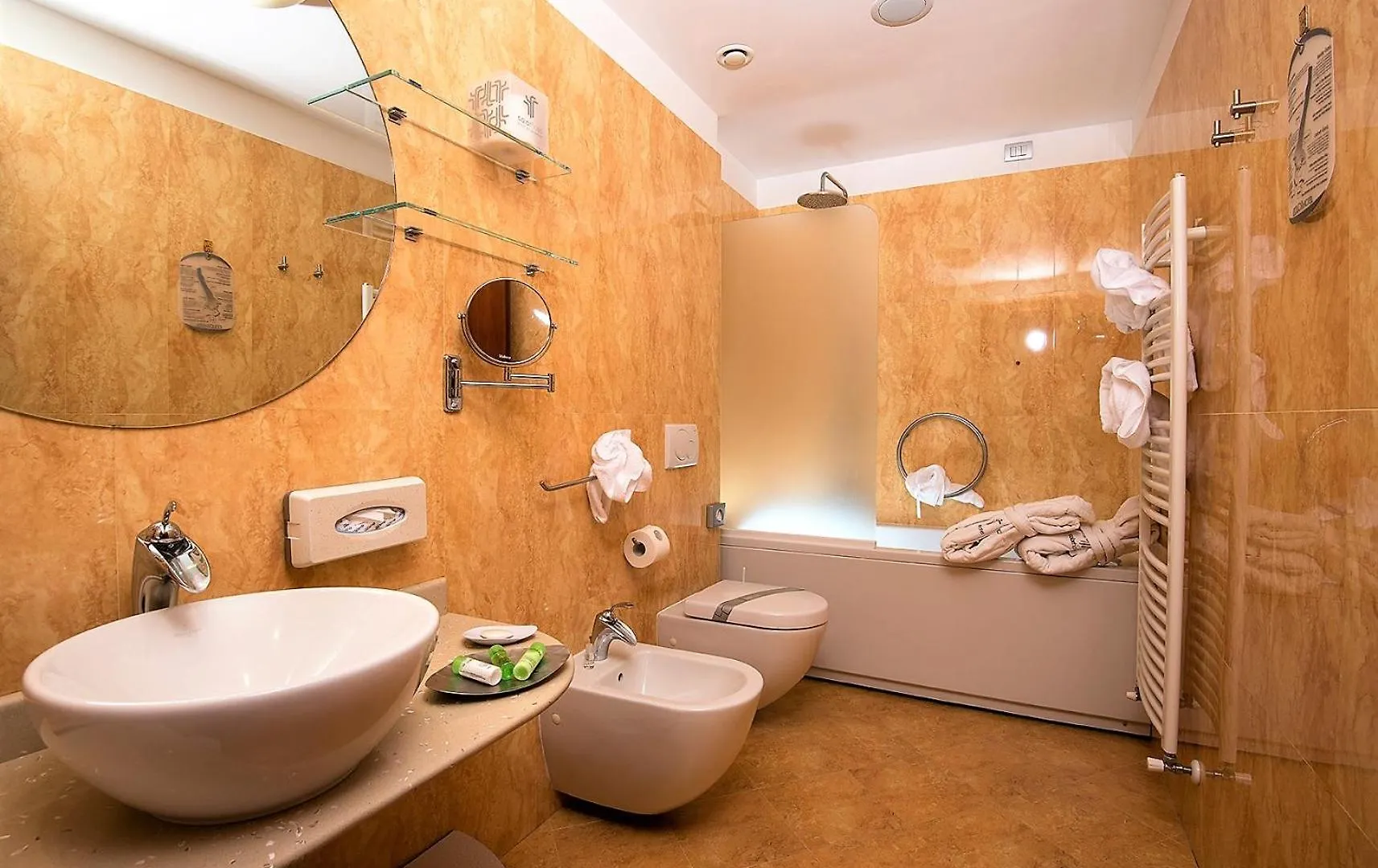 Color Hotel Style, Design & Gourmet Bardolino