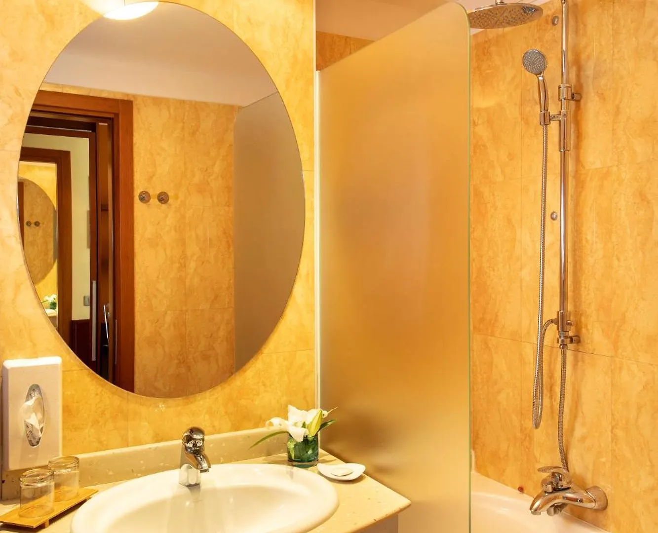Color Hotel Style, Design & Gourmet Bardolino